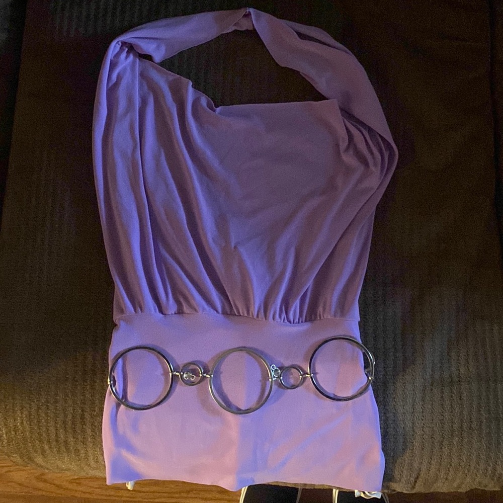 Violet crop top with silver belt